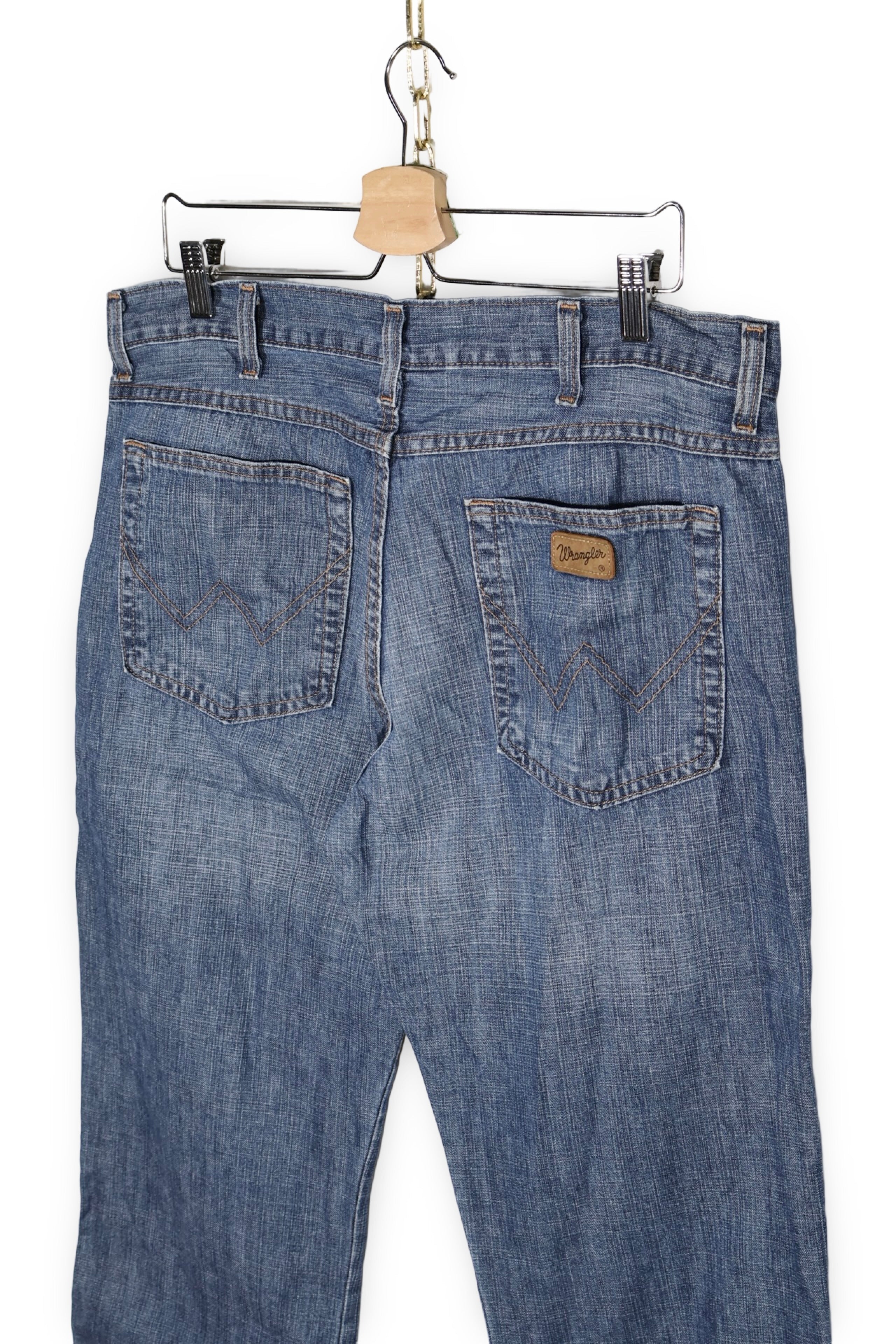 Blugi Wrangler - marimea L W36/L34 - Barbati