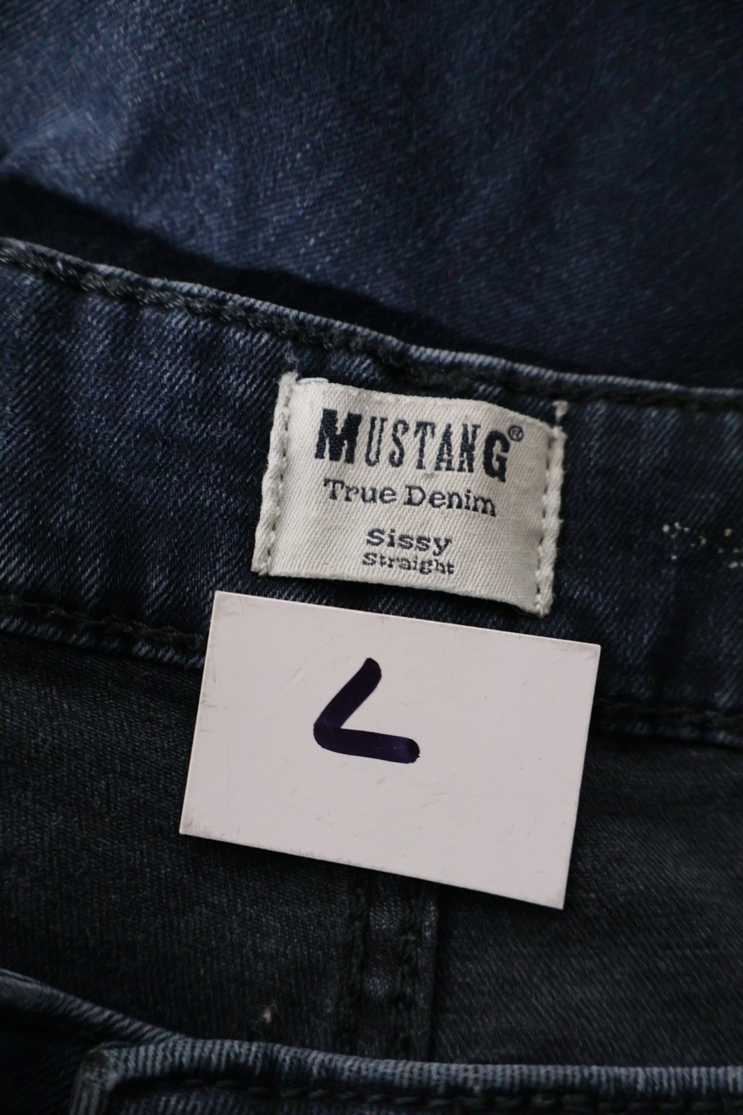 MUSTANG – blugi – etichetă – second-hand premium