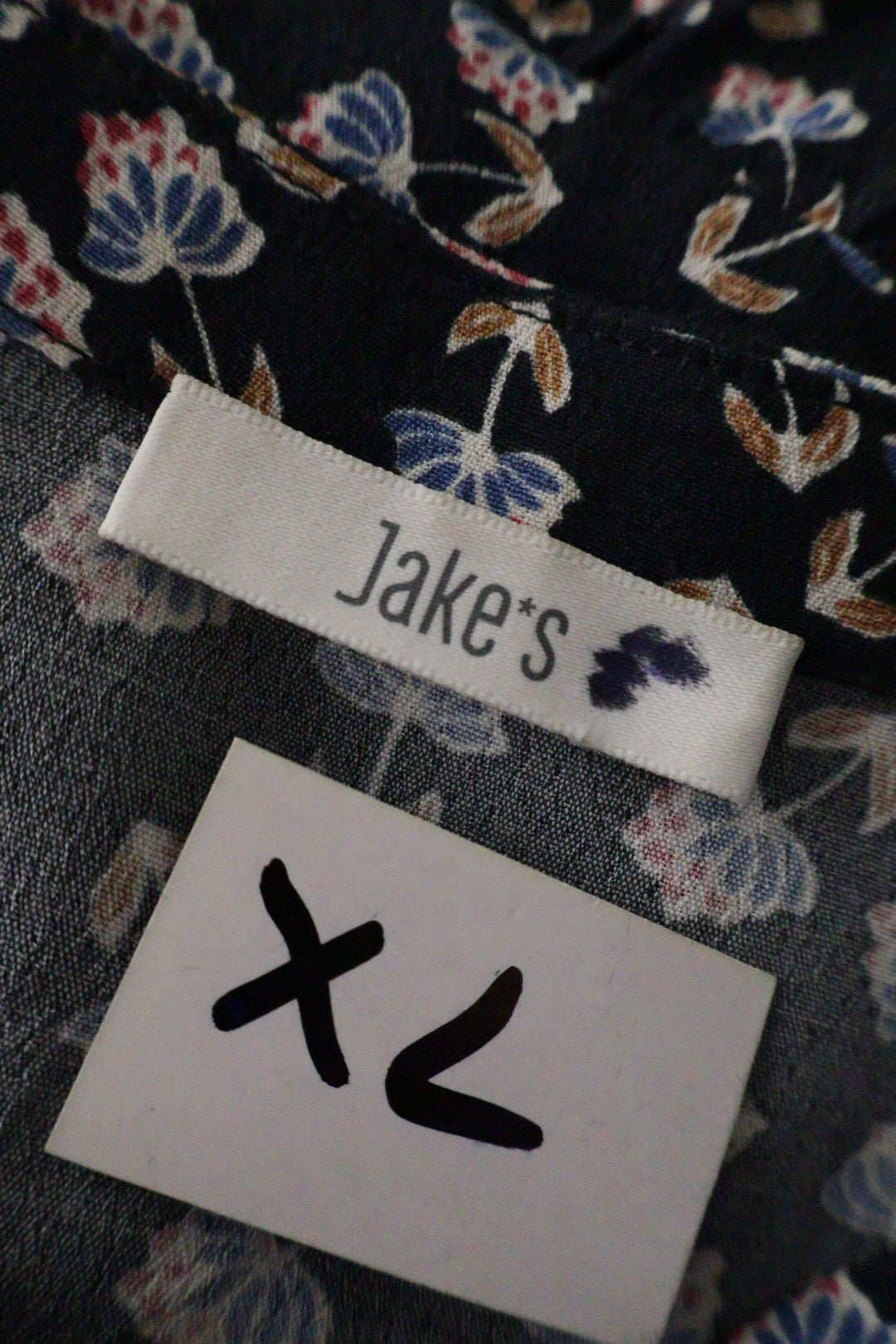 Jake's – rochie – etichetă – second-hand premium