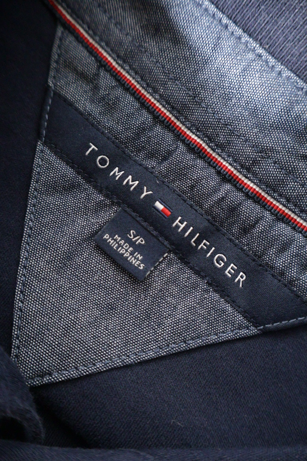Tommy Hilfiger – tricou – etichetă – second-hand premium