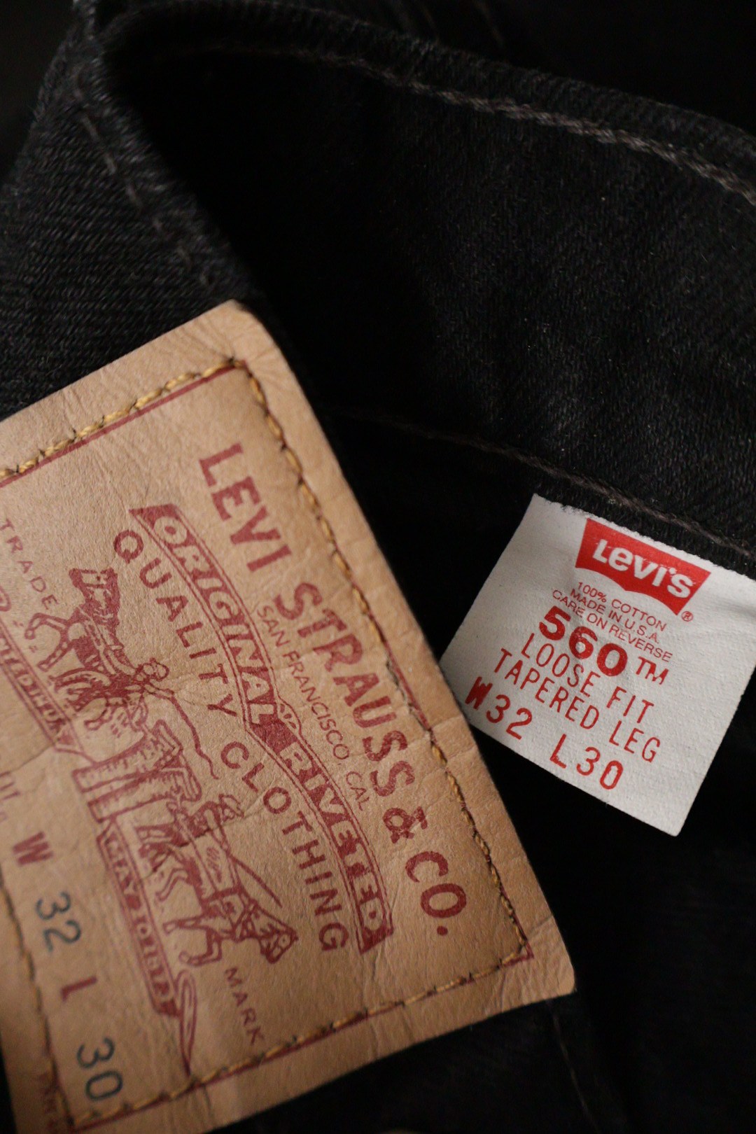 Levi's – blugi – etichetă – second-hand premium