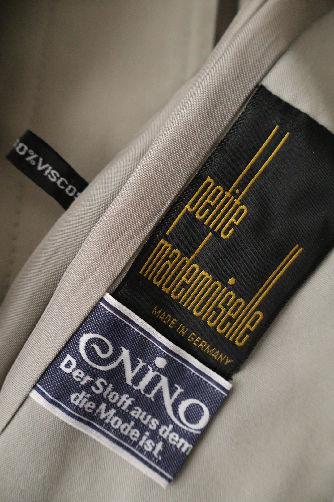 NINO – palton – etichetă – second-hand premium