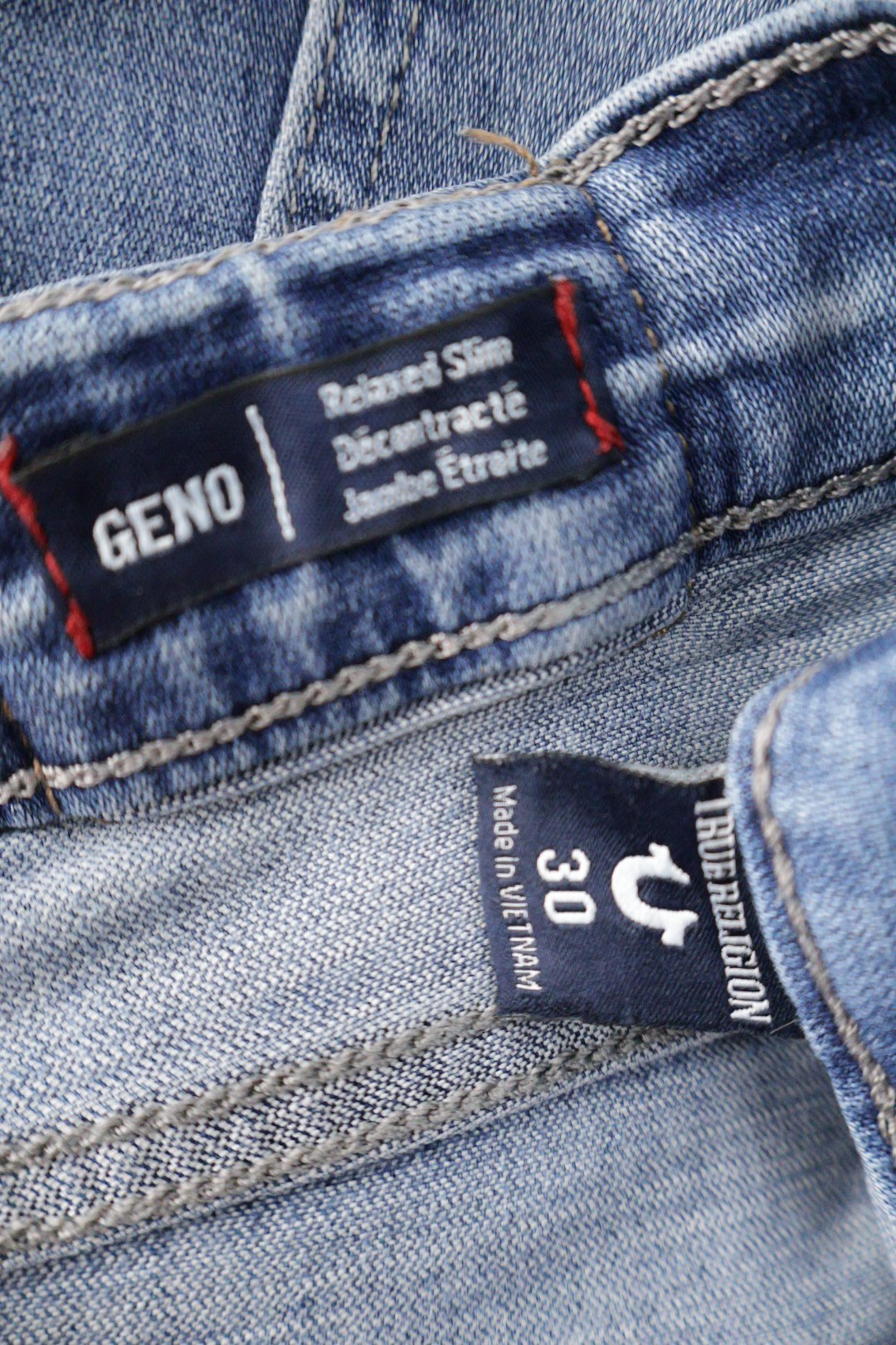True Religion – blugi – etichetă – second-hand premium