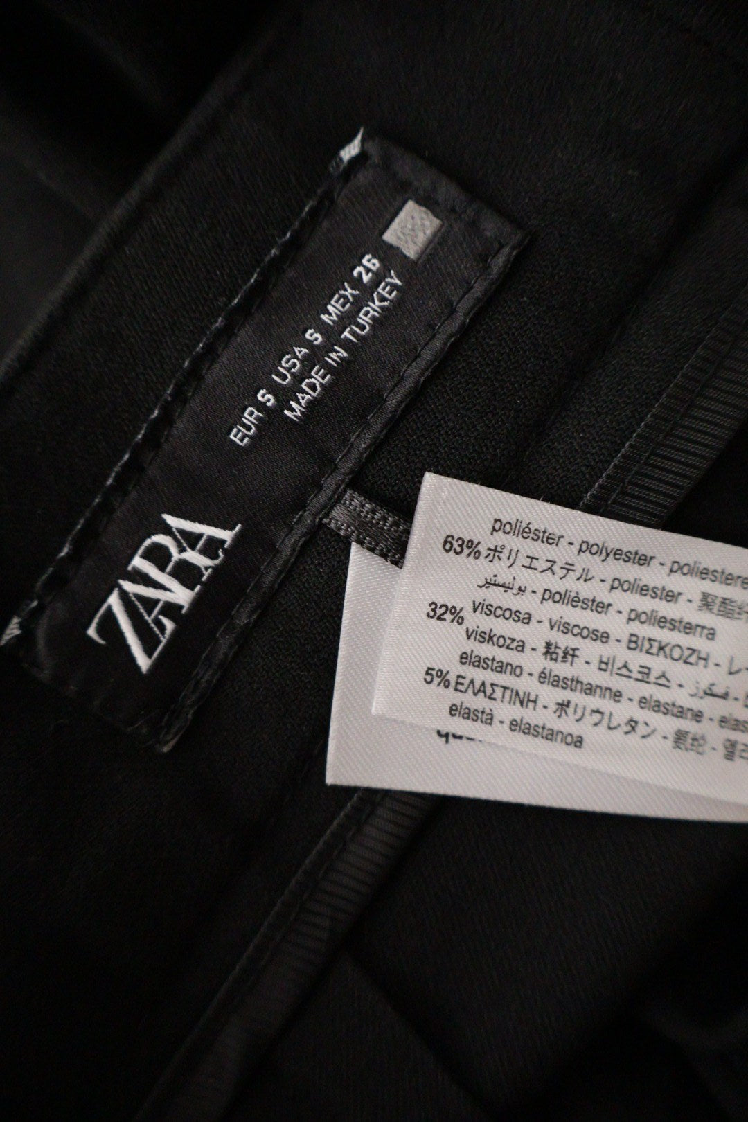 Zara – pantaloni – etichetă – second-hand premium