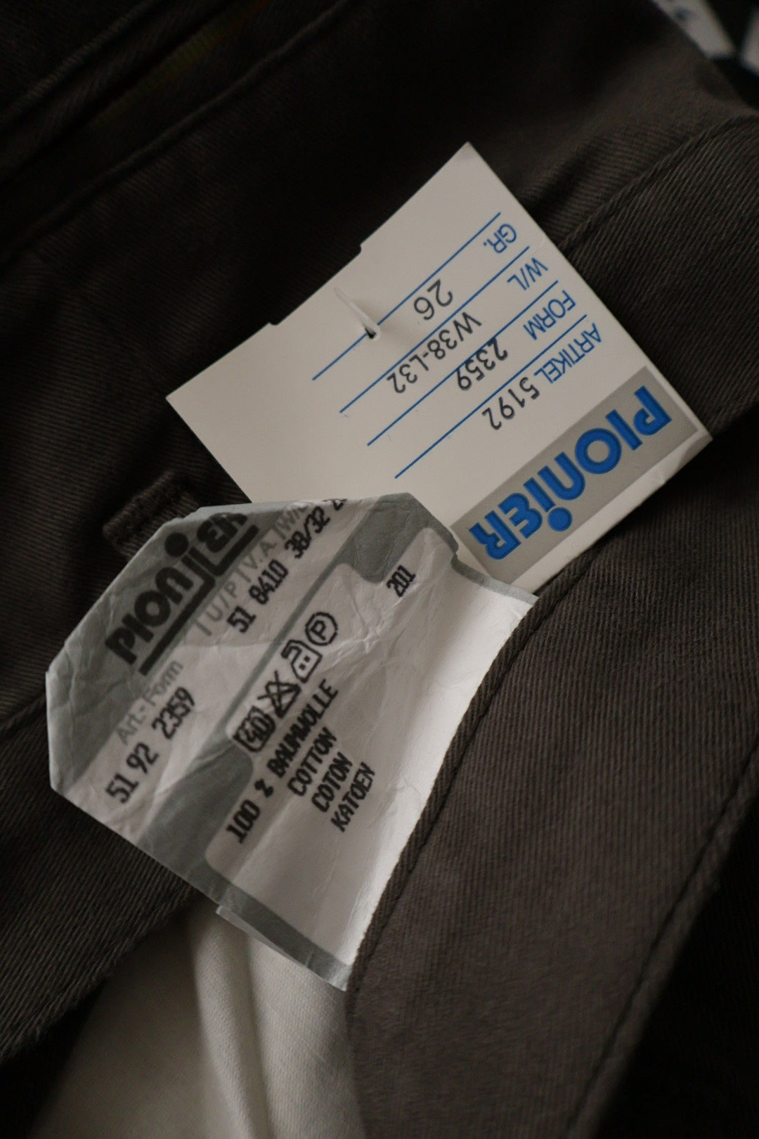 Pioneer – pantaloni – etichetă – second-hand premium