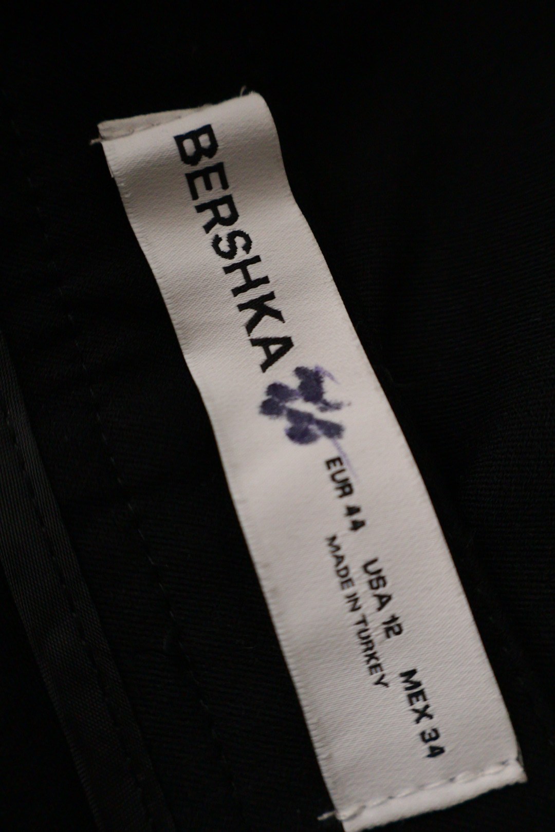 Bershka – pantaloni – etichetă – second-hand premium