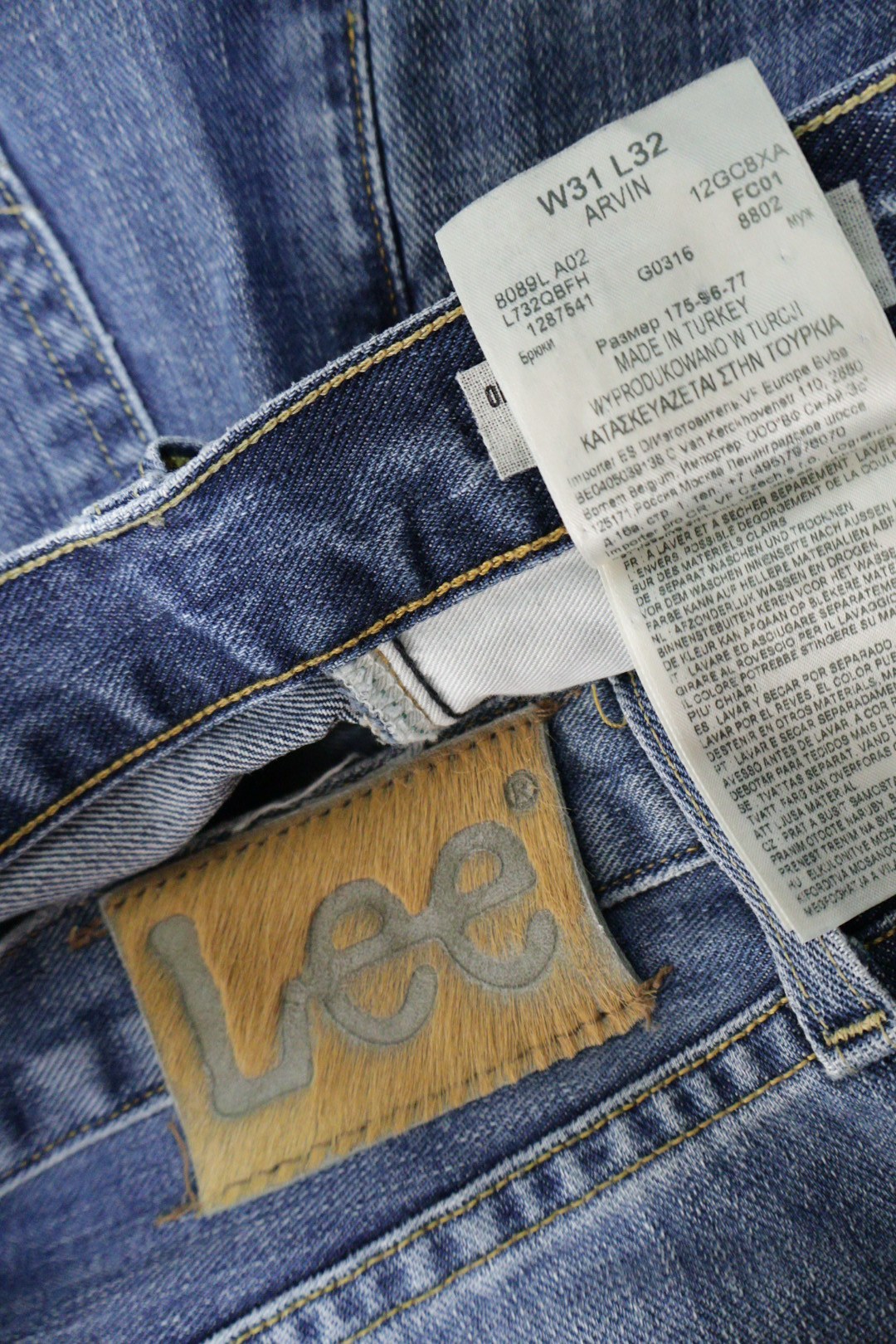 Lee – blugi – etichetă – second-hand premium