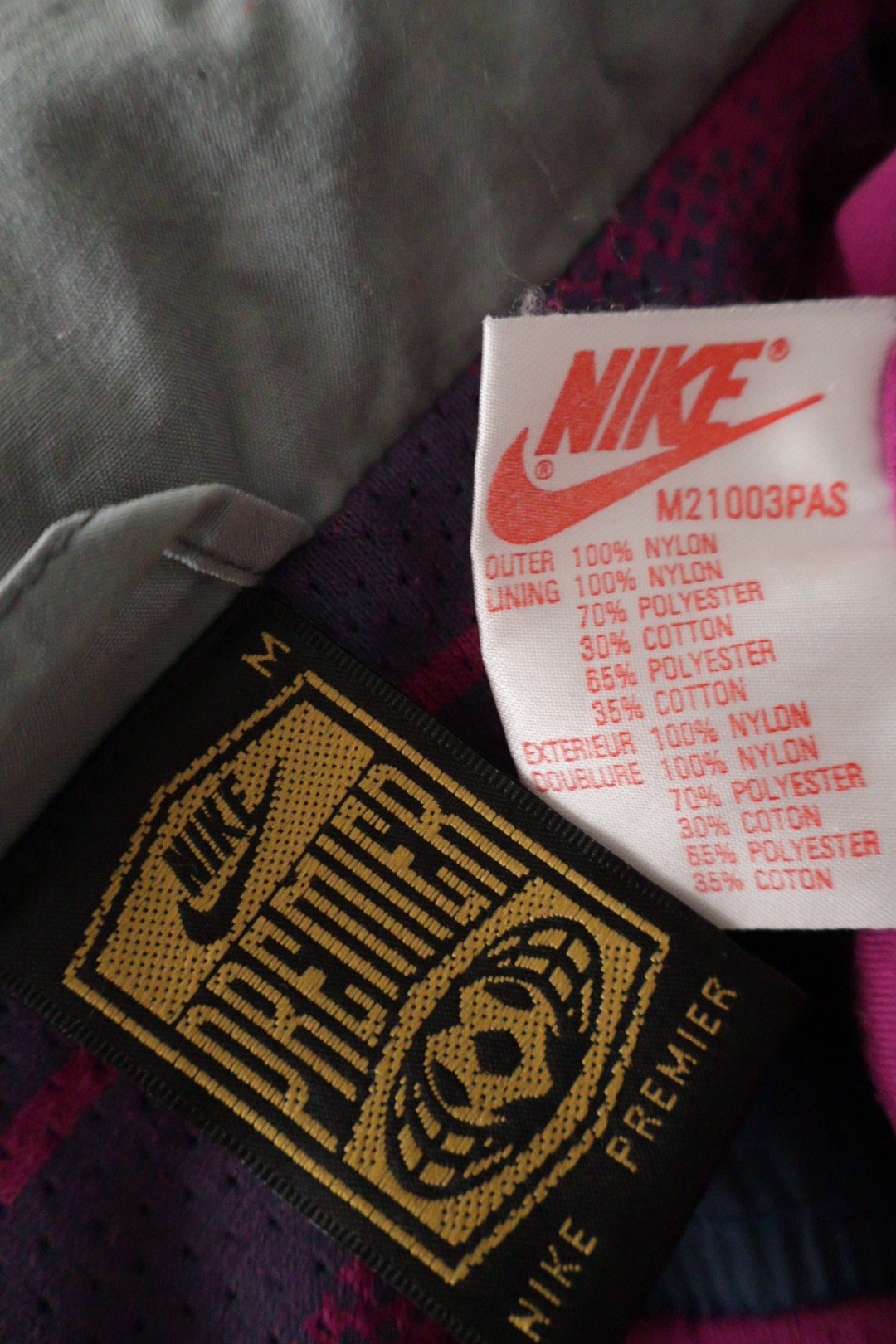 NIKE – geacă – etichetă – second-hand premium