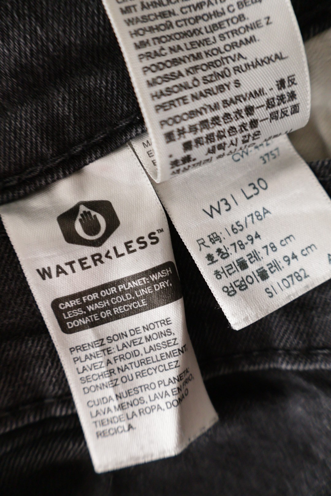 Levi's – blugi – etichetă – second-hand premium