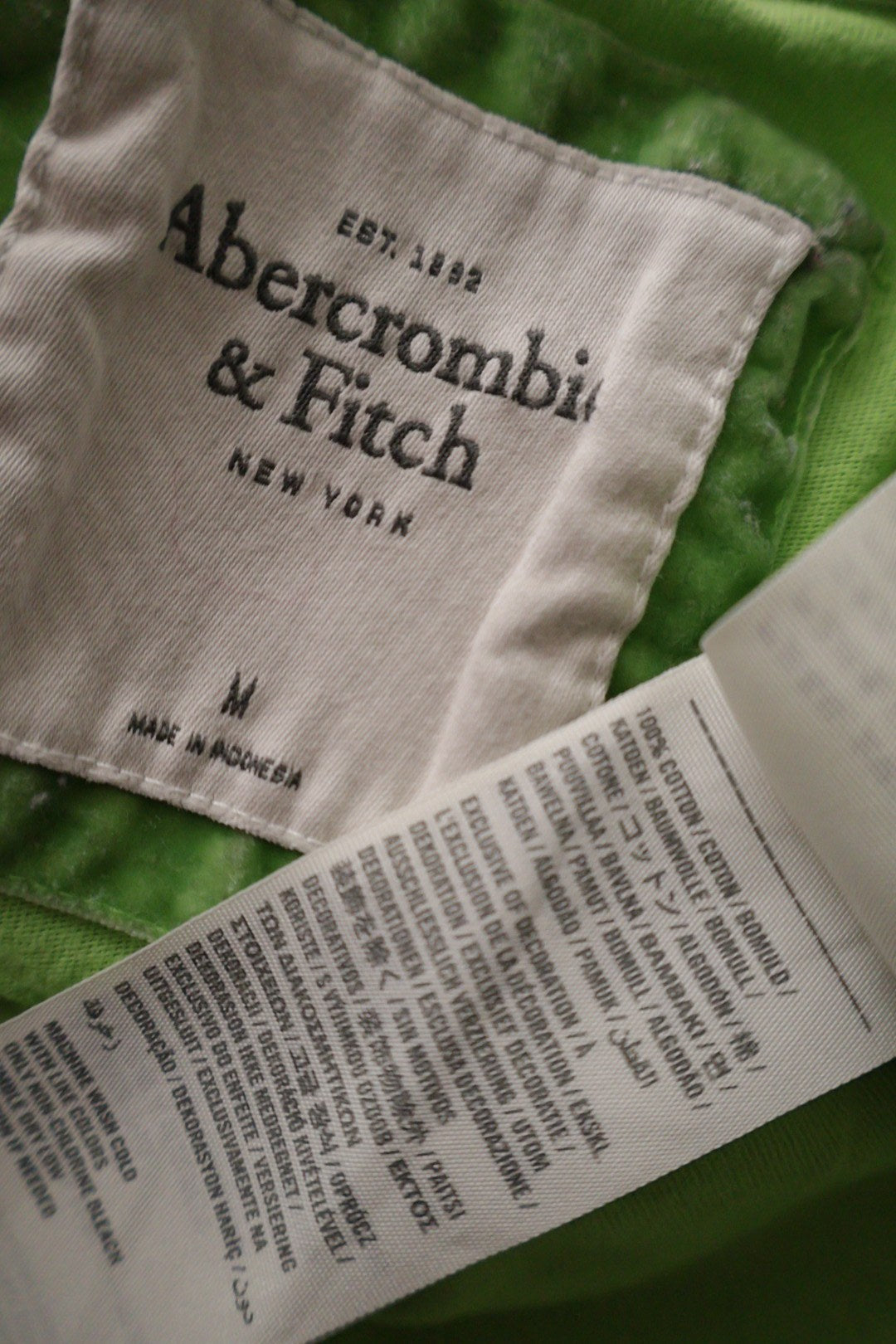 Abercrombie & Fitch – bluză – etichetă – second-hand premium