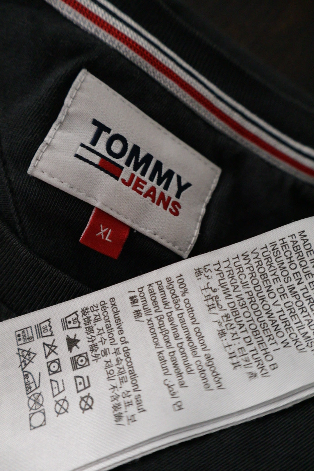 Tommy Jeans – tricou – etichetă – second-hand premium