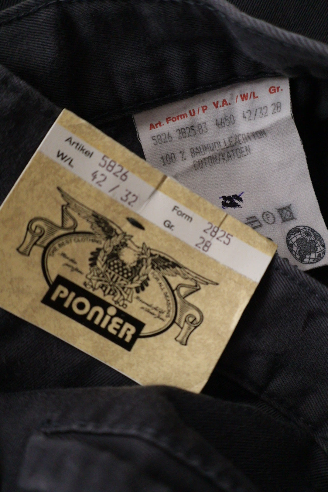 Pioneer – pantaloni – etichetă – second-hand premium