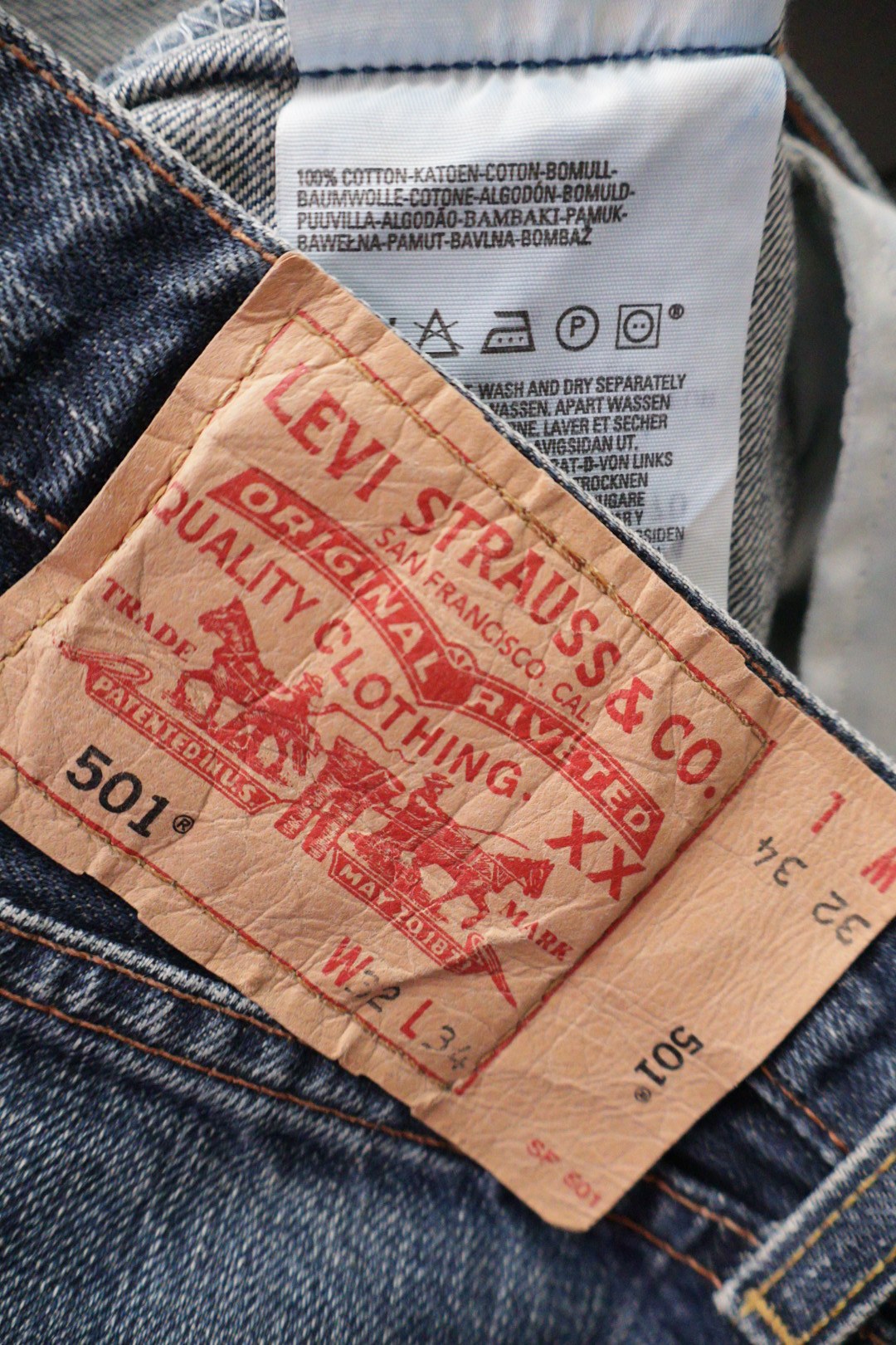 Levi's – blugi – etichetă – second-hand premium