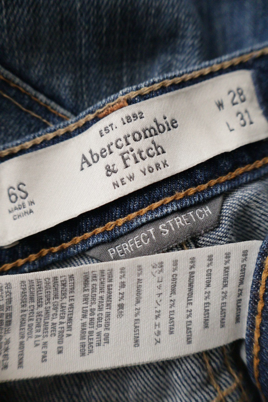 Abercrombie & Fitch – blugi – etichetă – second-hand premium