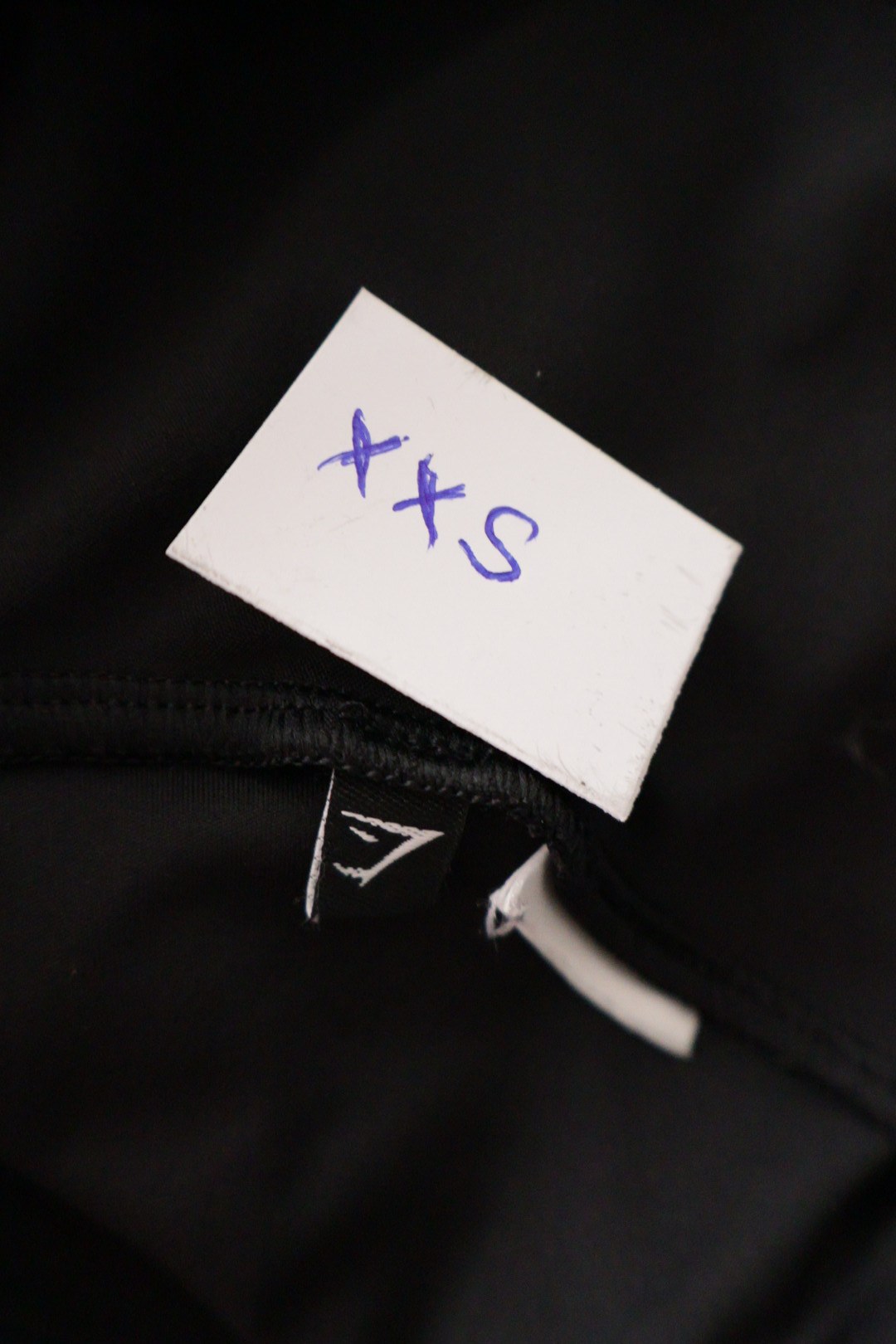 GYMSHARK – pantaloni – etichetă – second-hand premium
