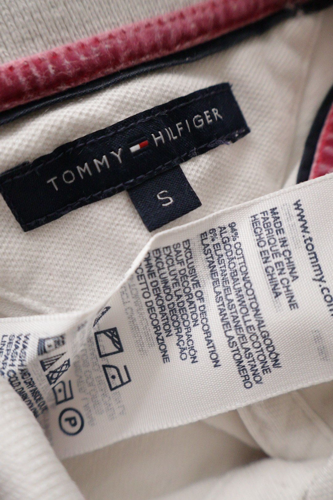 Tommy Hilfiger – tricou – etichetă – second-hand premium