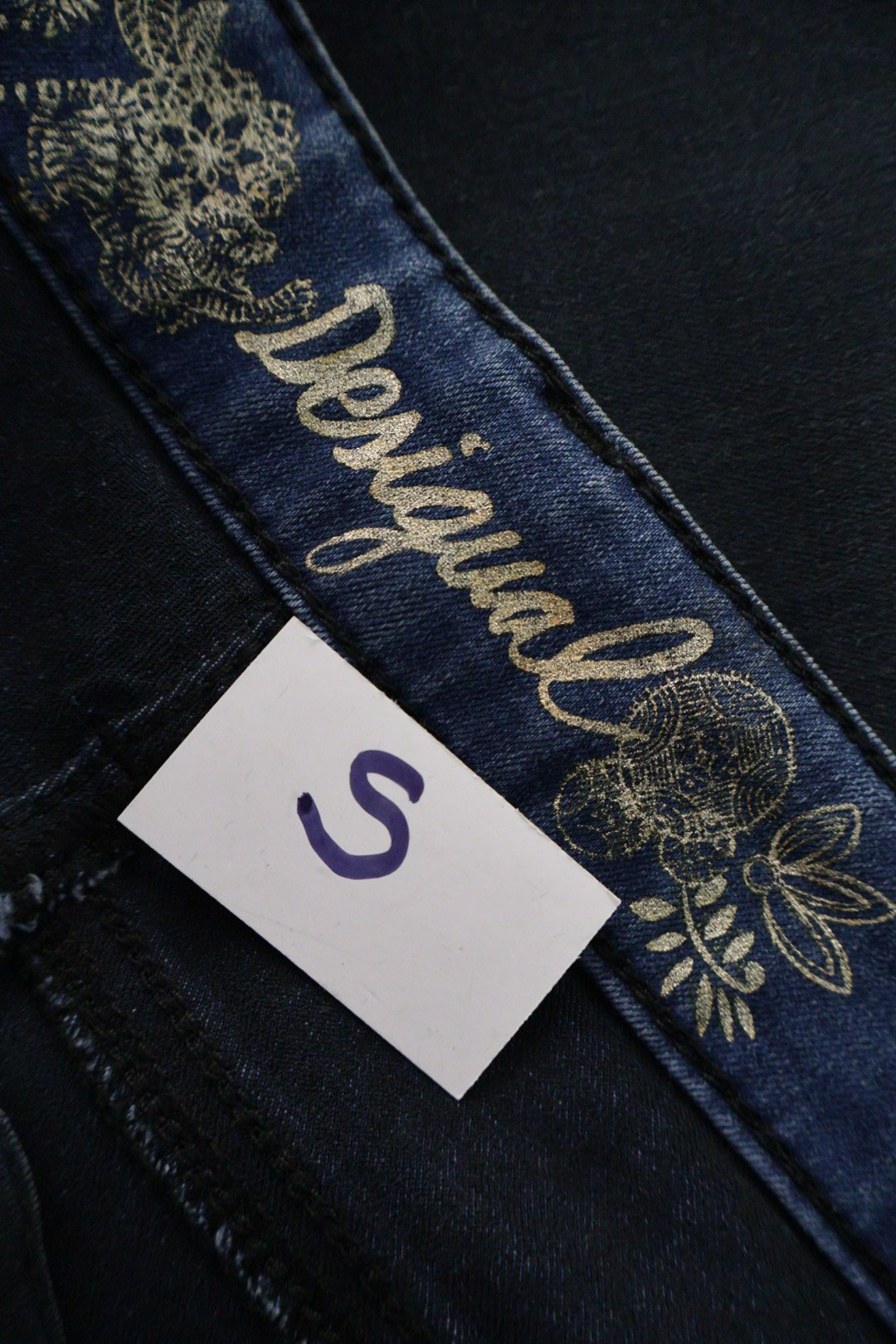 Desigual – blugi – etichetă – second-hand premium