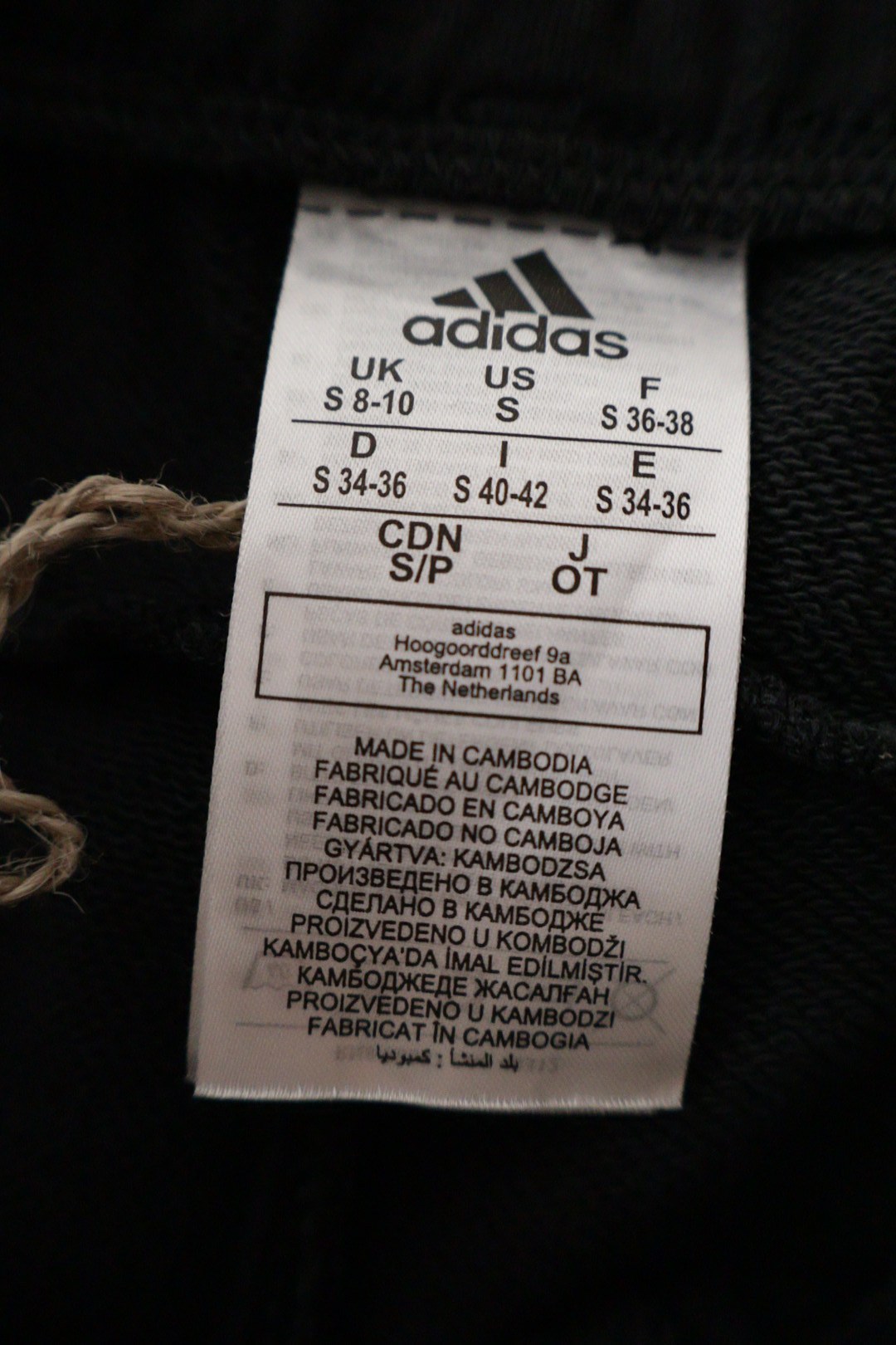 Adidas – pantaloni – etichetă – second-hand premium