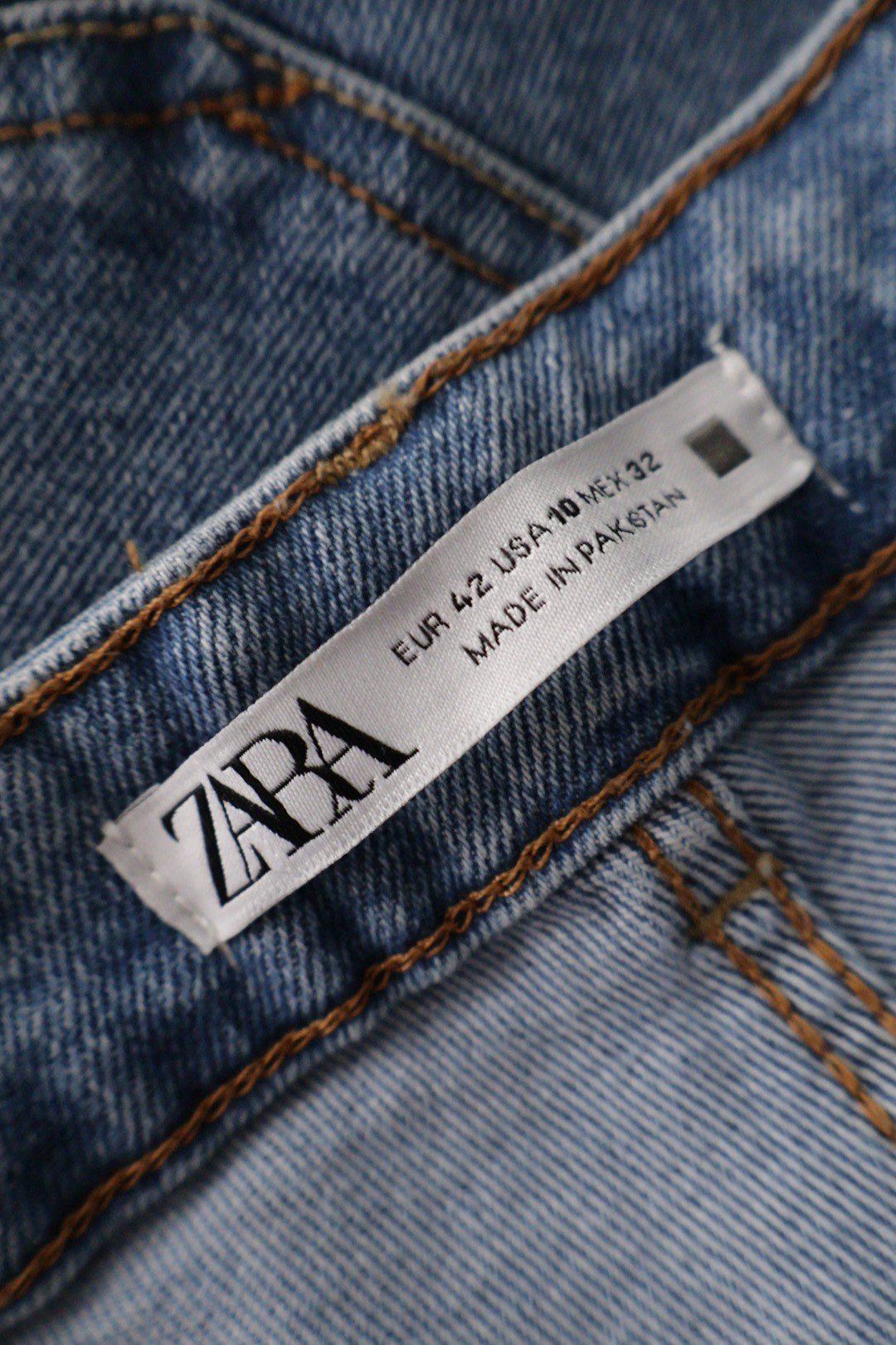 ZARA – blugi – etichetă – second-hand premium