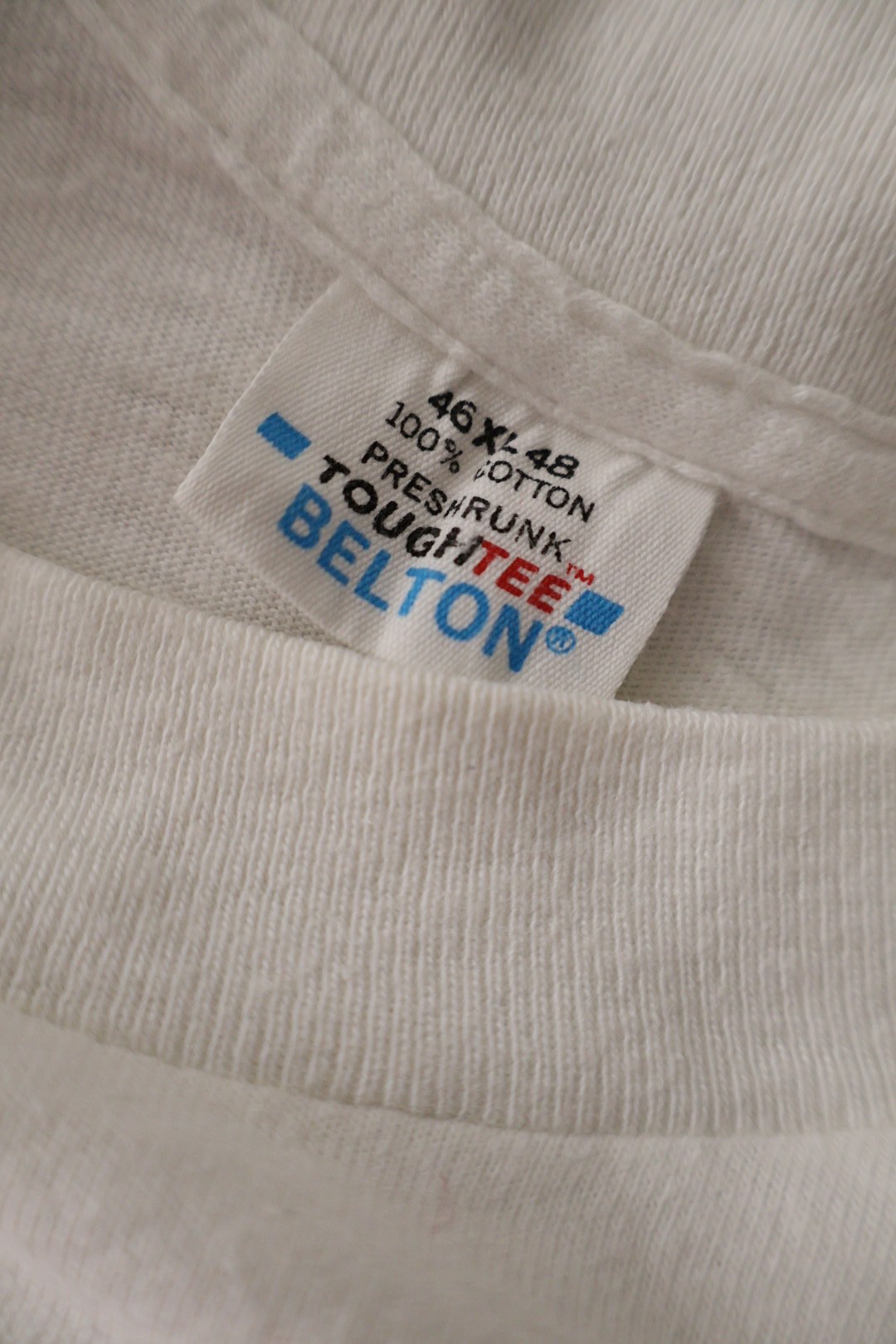 tricou – etichetă – second-hand premium