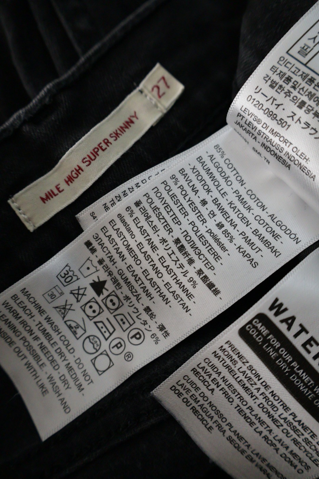 Levi's – blugi – etichetă – second-hand premium