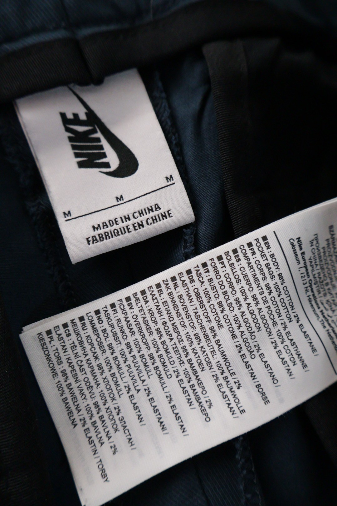 NIKE – pantaloni – etichetă – second-hand premium