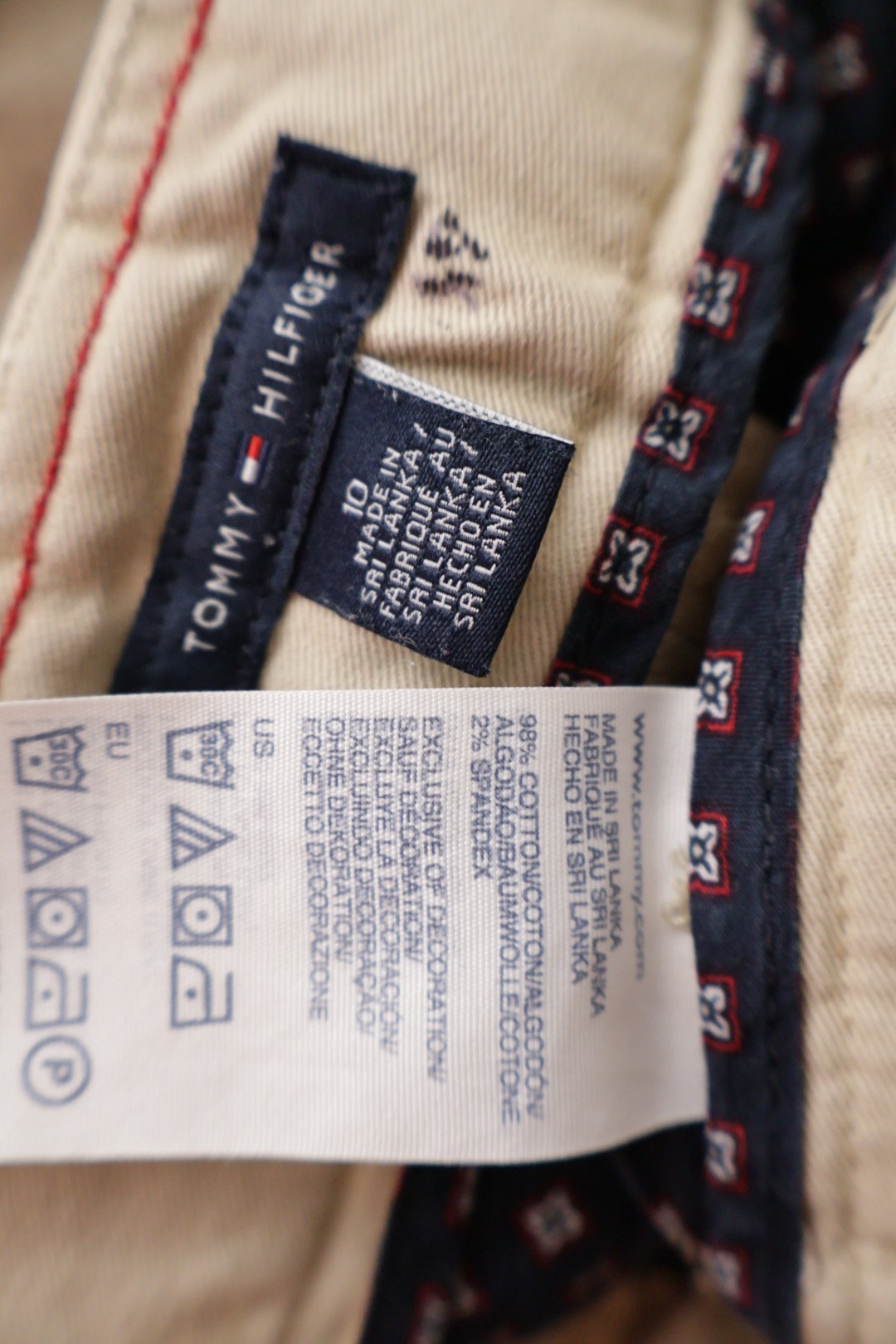 TOMMY HILFIGER – pantaloni – etichetă – second-hand premium