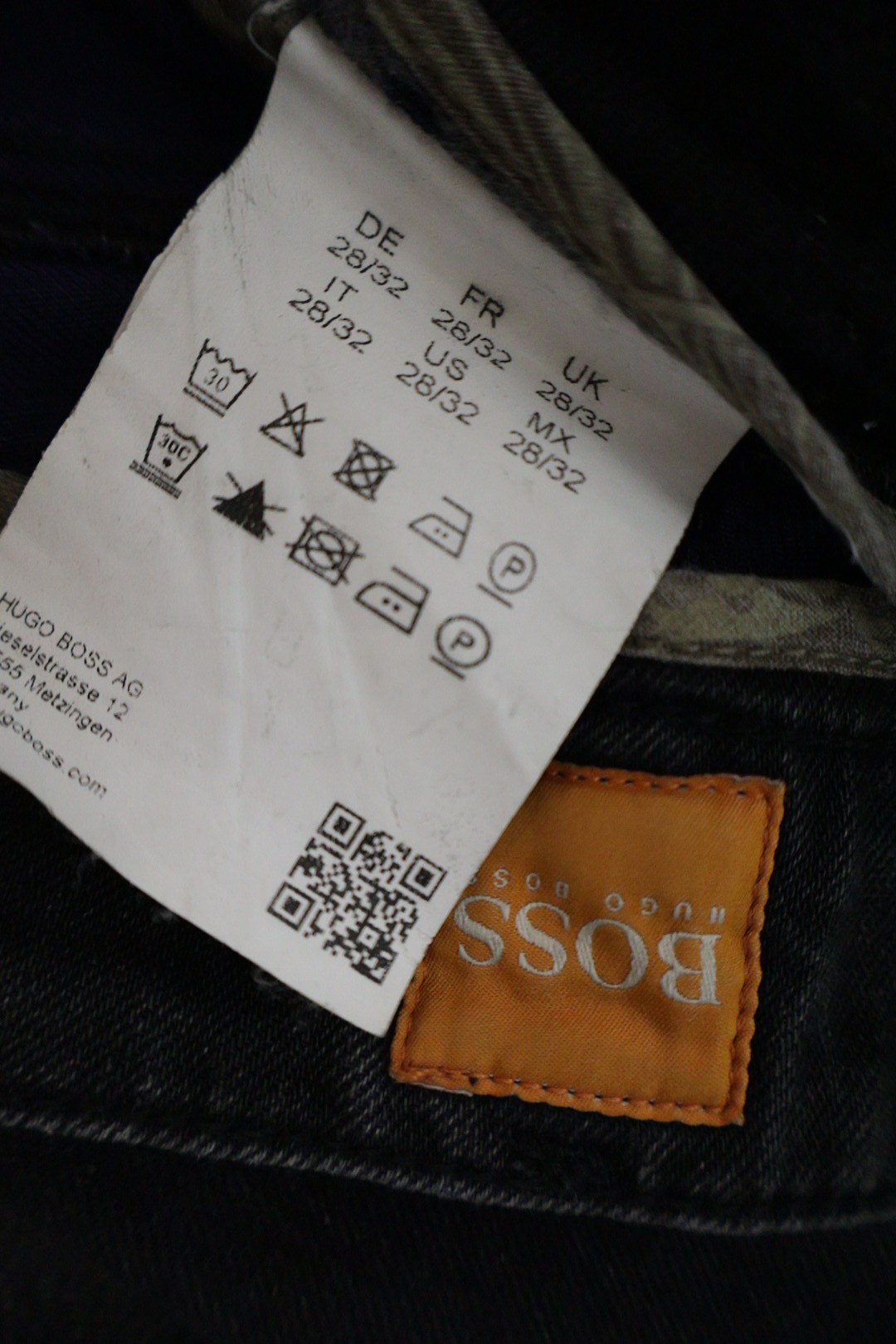 Hugo Boss – blugi – etichetă – second-hand premium