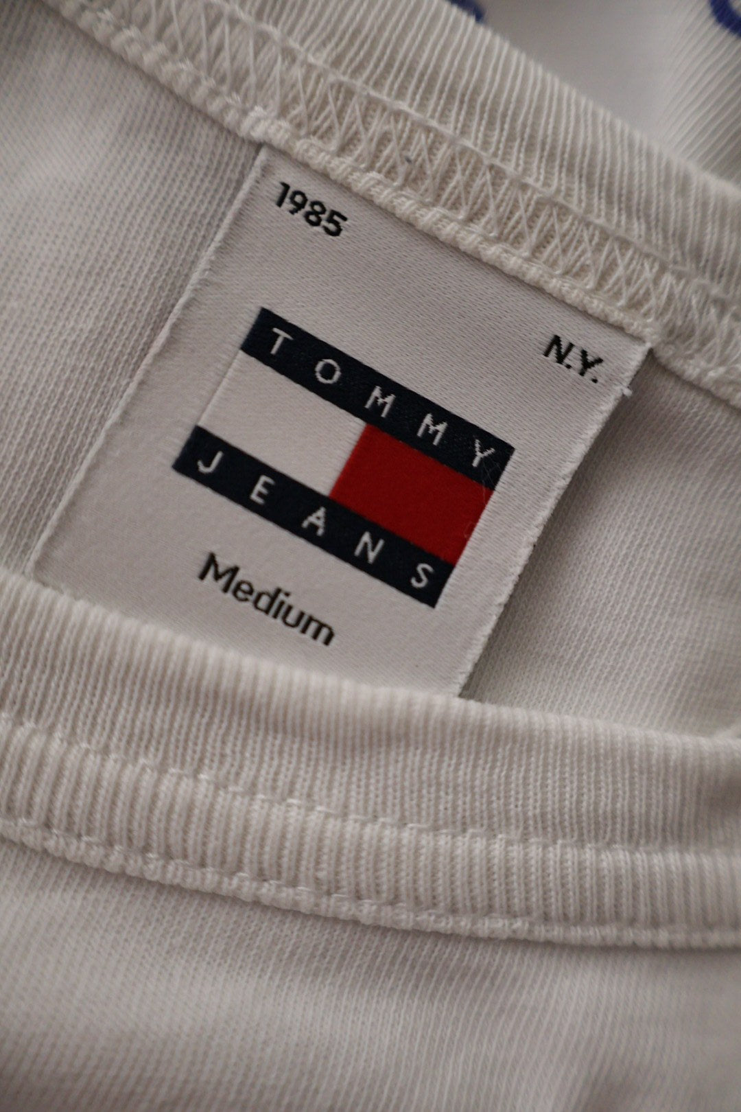 TOMMY JEANS – tricou – etichetă – second-hand premium