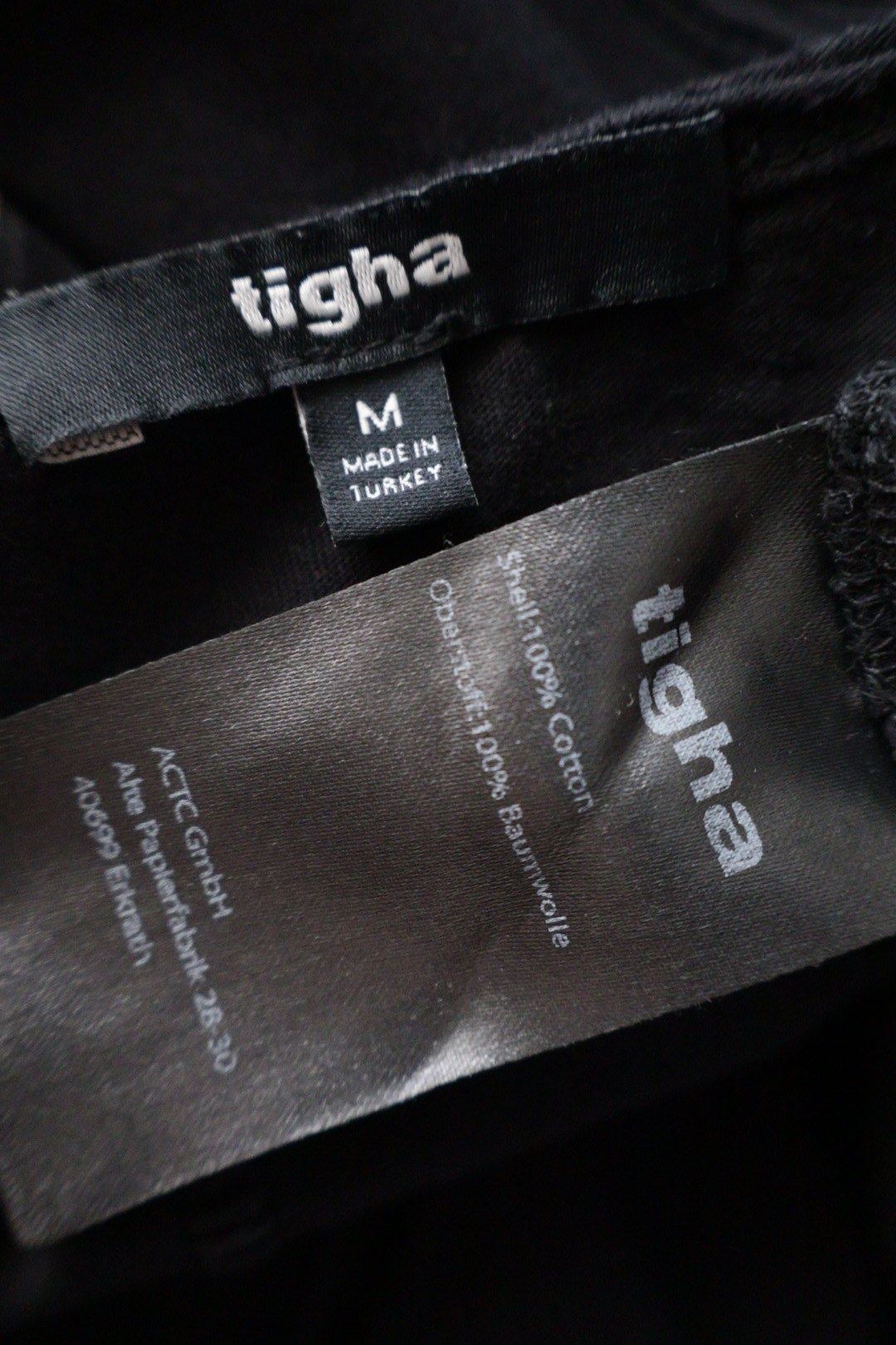 tigha – tricou – etichetă – second-hand premium