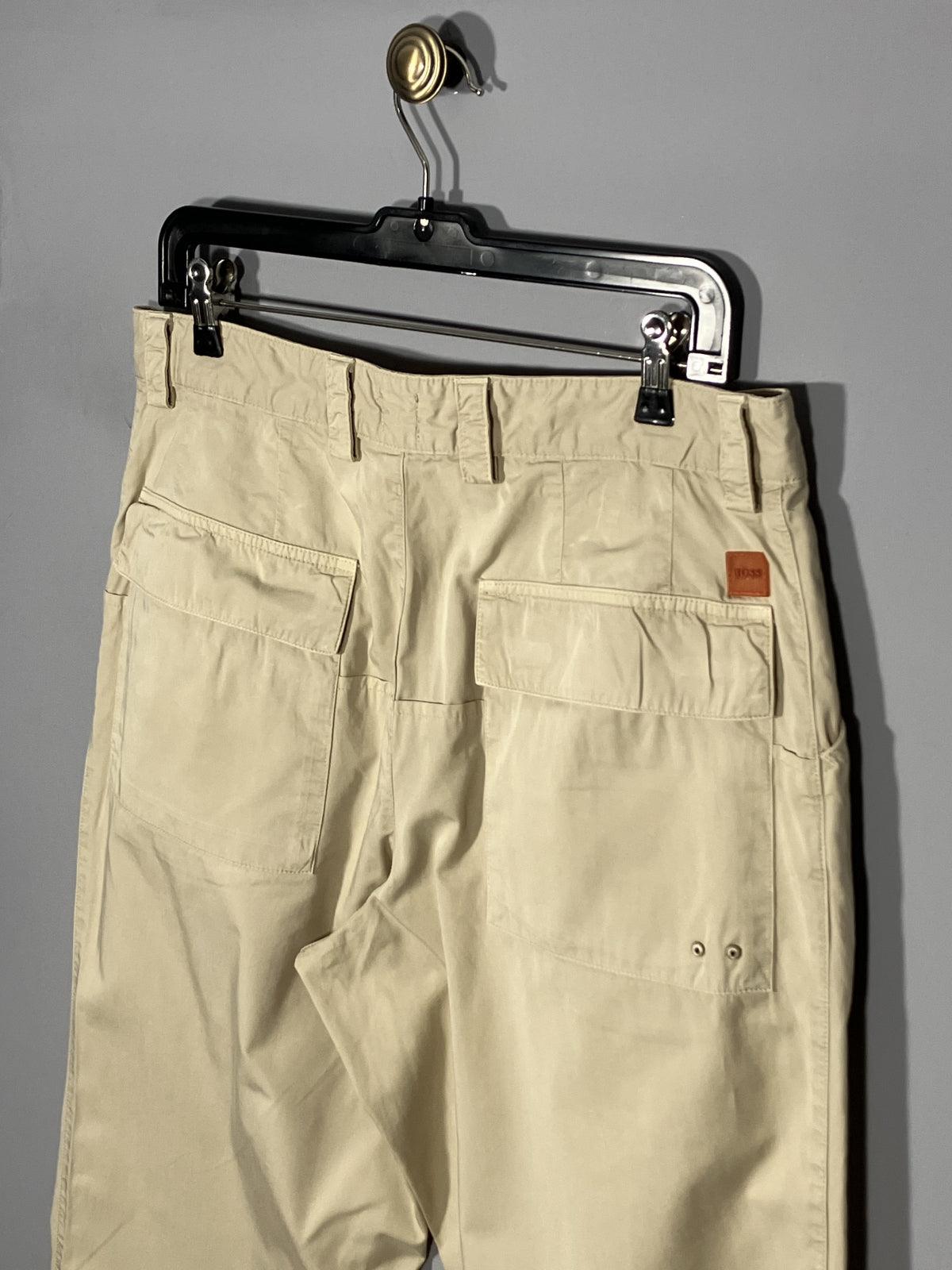 Pantaloni Hugo Boss - marimea M - Intre Umerase